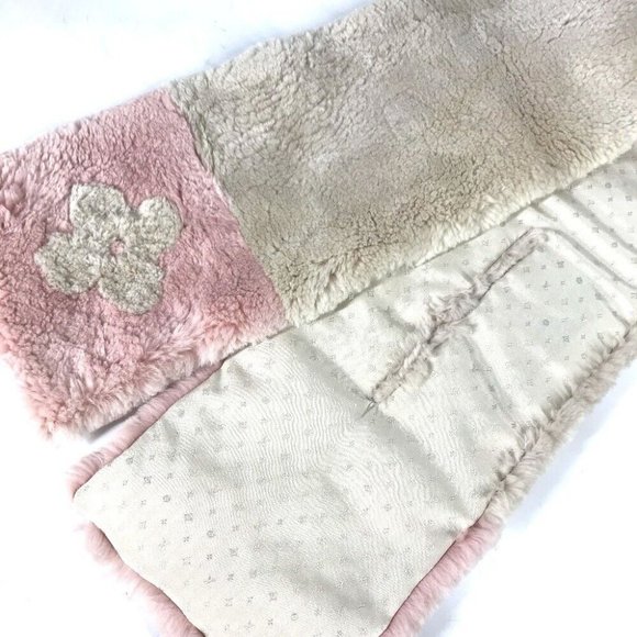 LOUIS VUITTON Fur Tippet Logo Bicolor Echarpes LV in the city Scarf - Picture 3 of 11